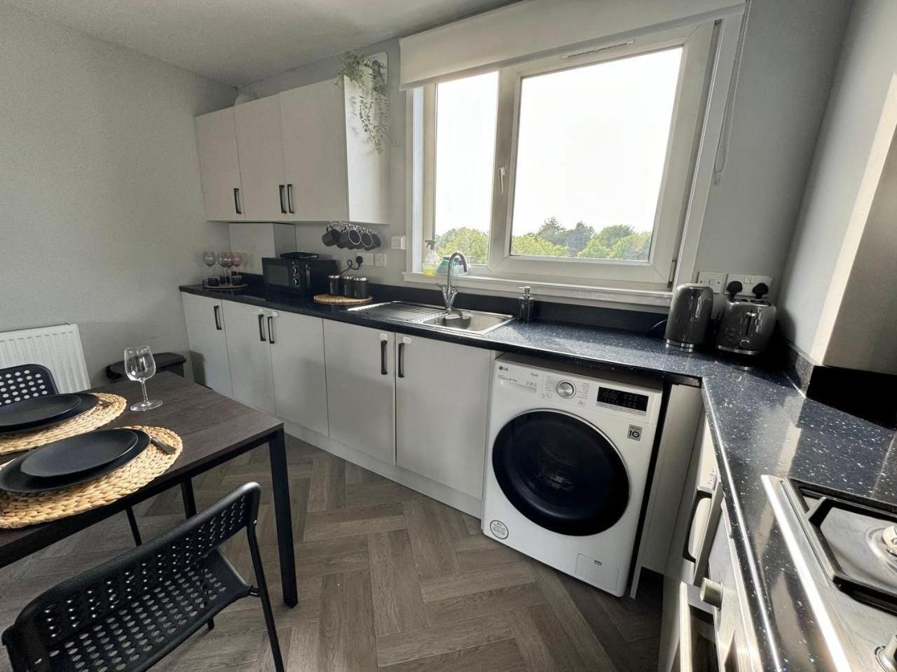 Clydebank Brand New 3Bdr Home, Glasgow Eksteriør bilde